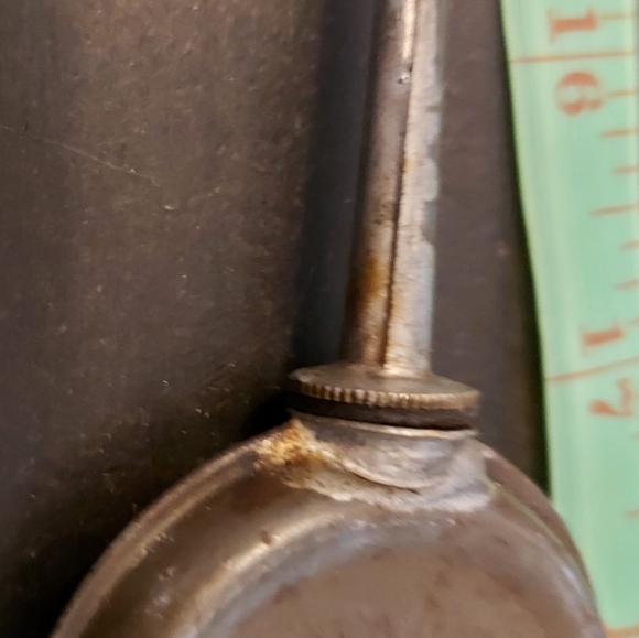 Small Vintage Metal Finger Pump Oiler Can For Precision - Picture 4 of 5